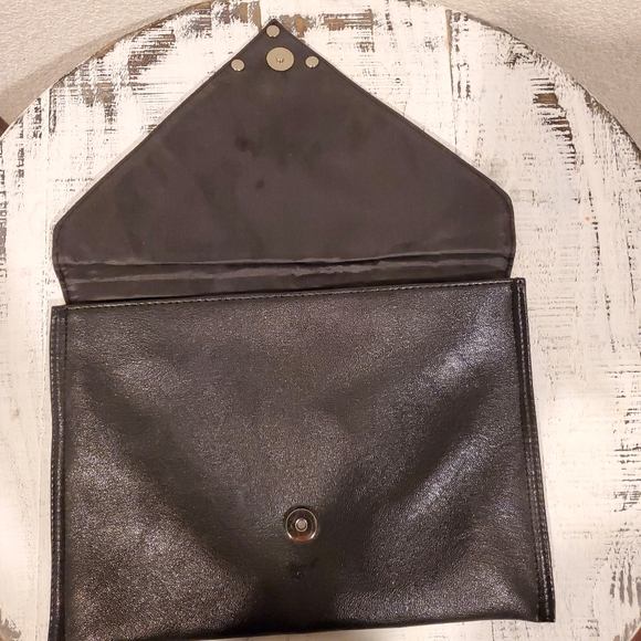 Clutch - Picture 5 of 7